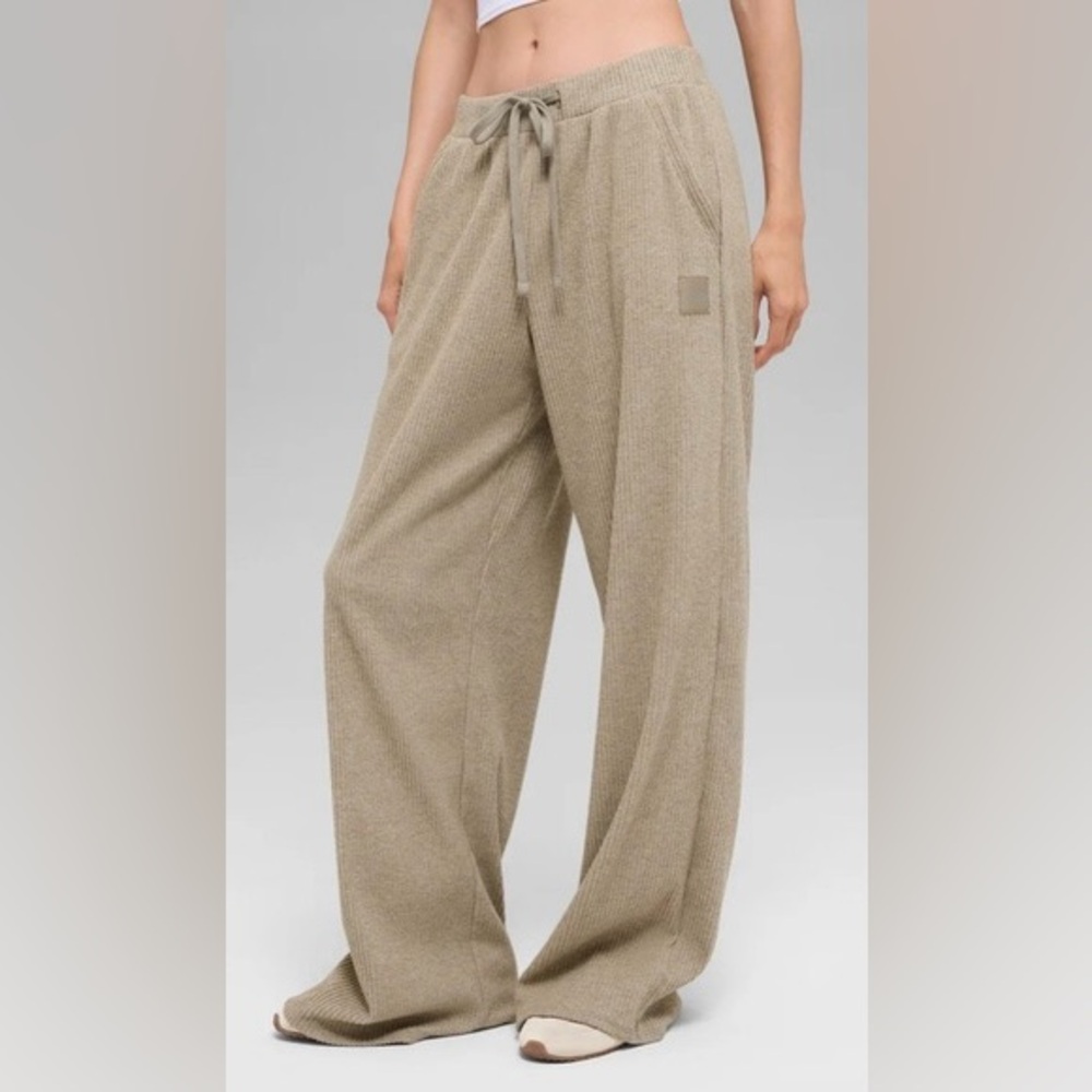 ALO Yoga Muse Wide Leg Pants - Heathered Gravel - Size Medium